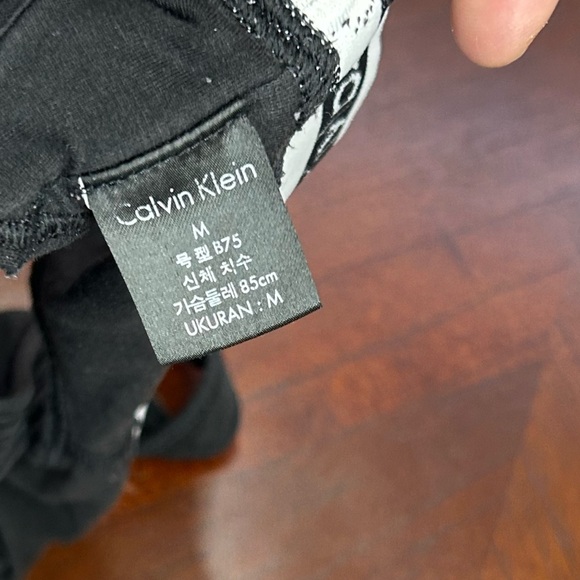 Set CALVIN KLEIN. BRA SIZE M - Picture 8 of 9